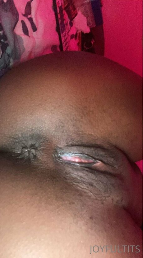 Foto di nudo di fuga di OnlyFans di Joyfultits