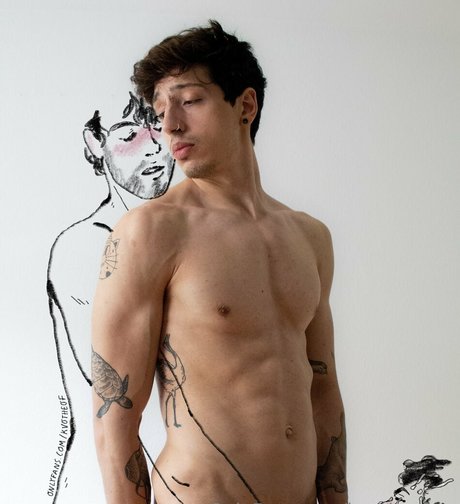 Foto di nudo di fuga di OnlyFans di Kvothefree