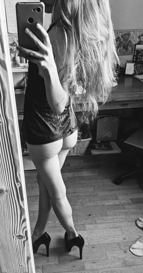 Foto di nudo di fuga di OnlyFans di Charlottemarin