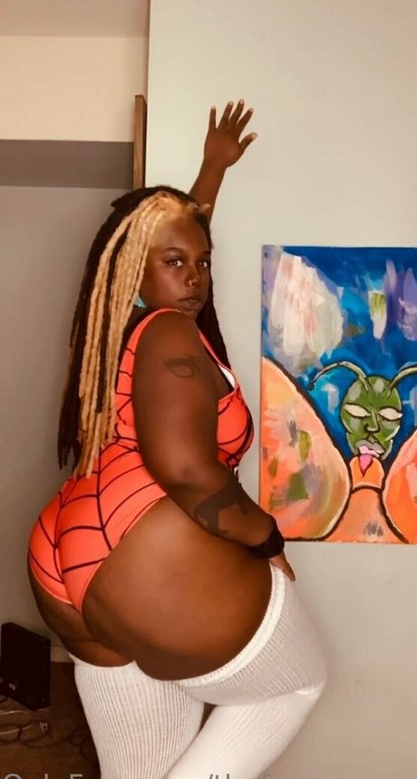 Foto di nudo di fuga di OnlyFans di Thefamouspeachesandcream
