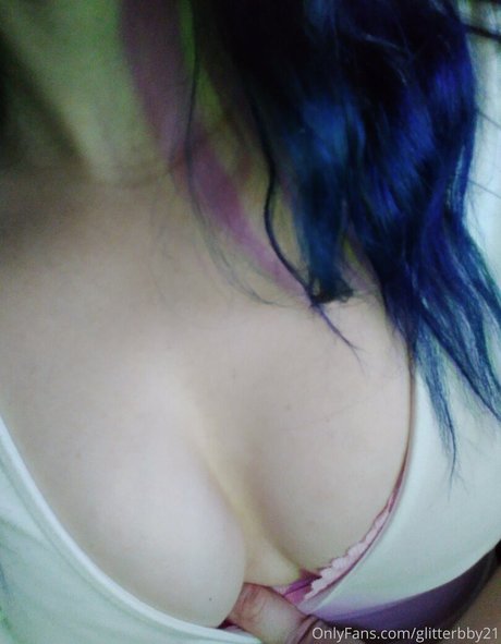 Glitterbby21