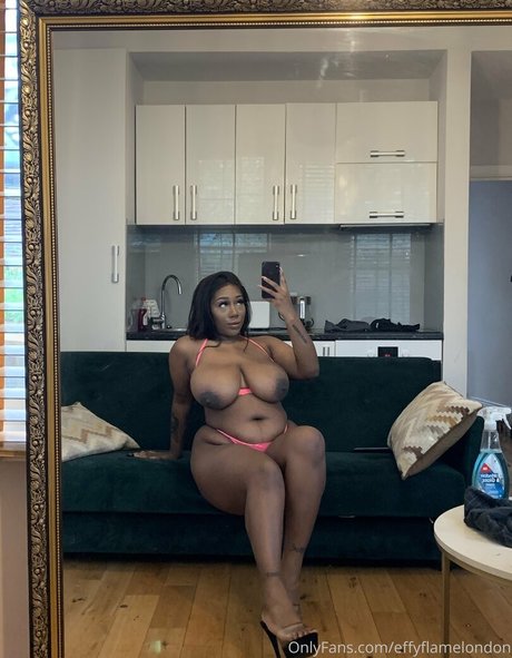 Foto di nudo di fuga di OnlyFans di Effyflamelondon