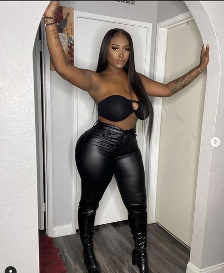 Foto di nudo di fuga di OnlyFans di Nathalia Domingos