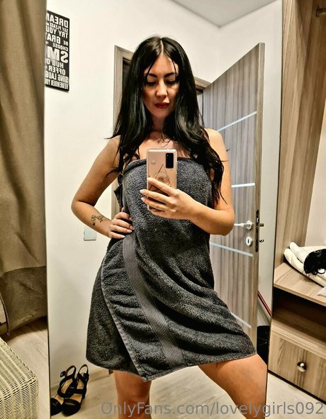 Foto di nudo di fuga di OnlyFans di Lovelygirls092