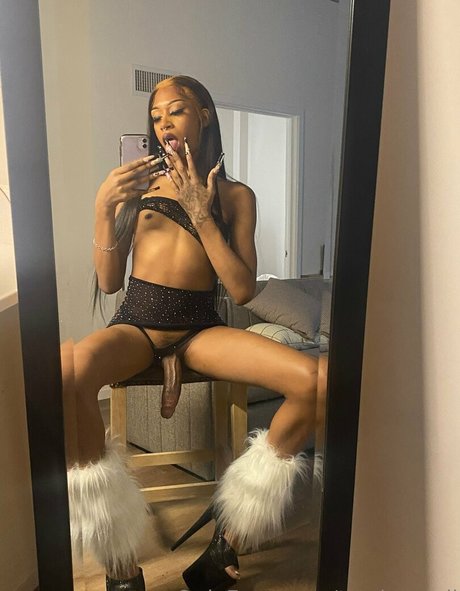 Foto di nudo di fuga di OnlyFans di Tstxkyodoll