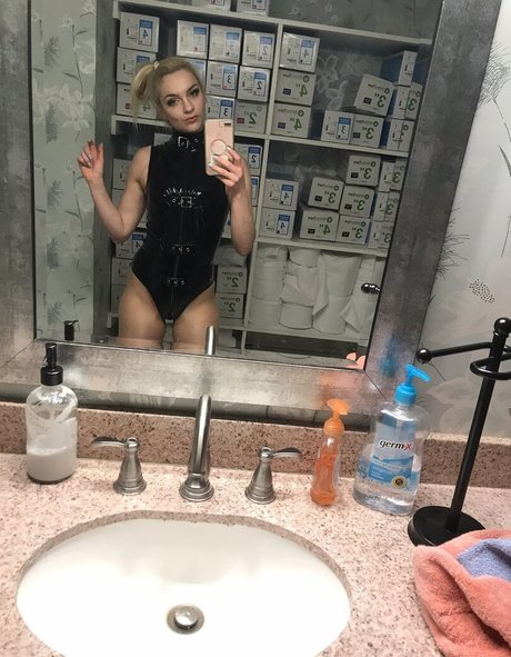 Foto di nudo di fuga di OnlyFans di Mandy Marx