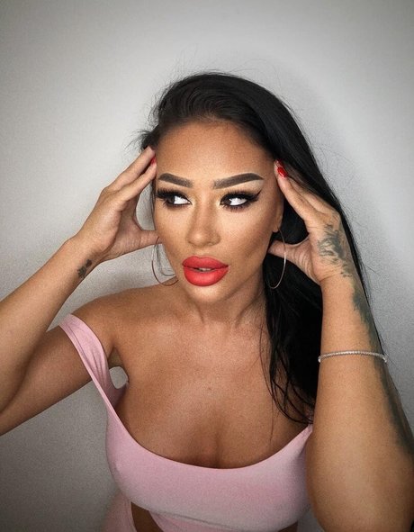Foto di nudo di fuga di OnlyFans di Monicasuarez