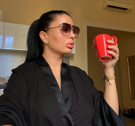 Foto di nudo di fuga di OnlyFans di Monicasuarez