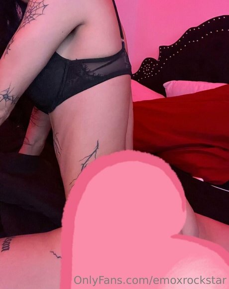 Foto di nudo di fuga di OnlyFans di Emoxrockstar