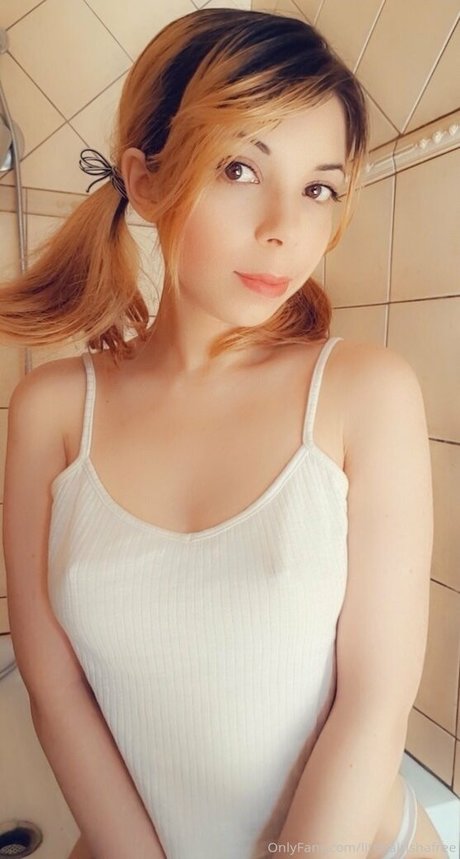 Foto di nudo di fuga di OnlyFans di Littlealrishafree