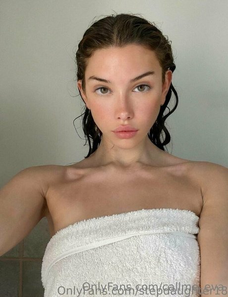 Foto di nudo di fuga di OnlyFans di Callmeeva