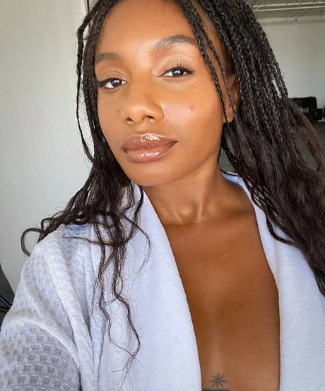 Foto di nudo di fuga di OnlyFans di Imani Hakim
