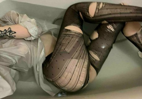 Foto di nudo di fuga di OnlyFans di Devilflowers