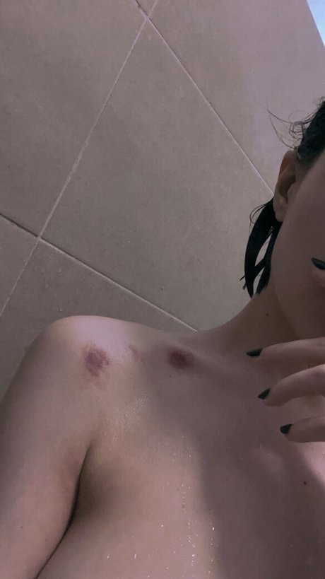 Foto di nudo di fuga di OnlyFans di Dumbbuni