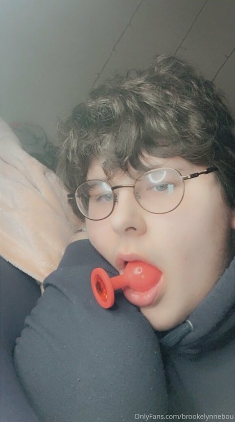 Foto di nudo di fuga di OnlyFans di Brookelynnebou
