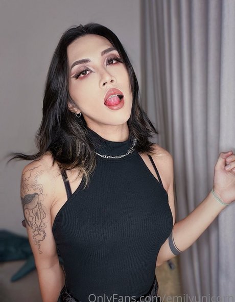 Foto di nudo di fuga di OnlyFans di Emily Yunicorn