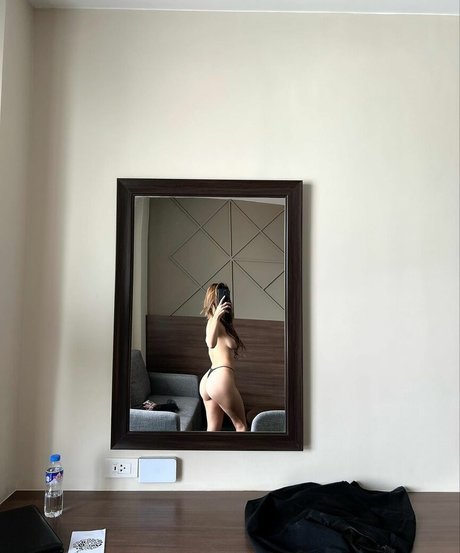Foto di nudo di fuga di OnlyFans di Siobe Lim