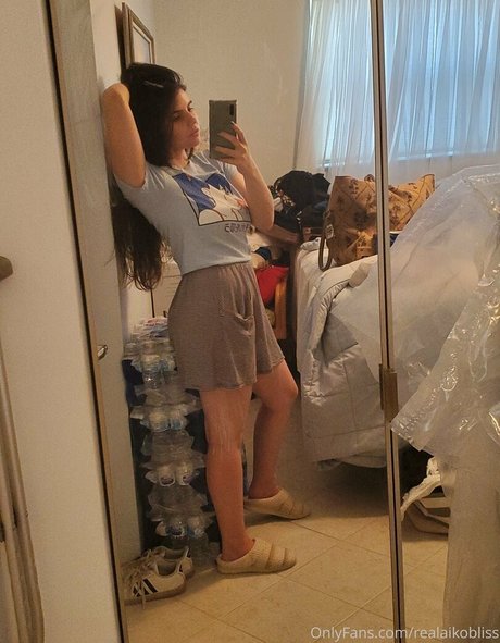 Foto di nudo di fuga di OnlyFans di Realaikobliss