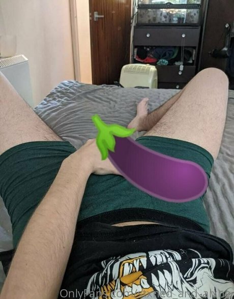 Foto di nudo di fuga di OnlyFans di Stxnedandalxne