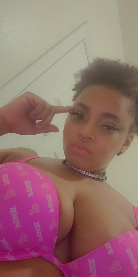 Foto di nudo di fuga di OnlyFans di Chesshyluv
