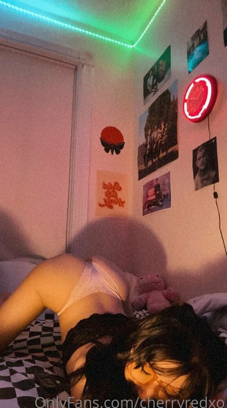 Foto di nudo di fuga di OnlyFans di Cherryredxo