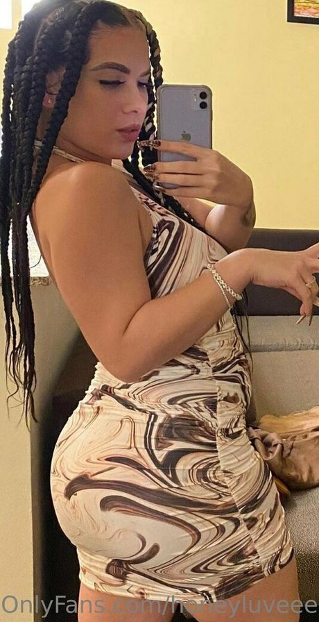 Foto di nudo di fuga di OnlyFans di Honeyluveee