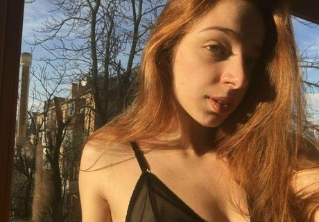 Foto di nudo di fuga di OnlyFans di Mayaredhaired