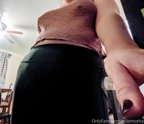 Foto di nudo di fuga di OnlyFans di Mildmotha