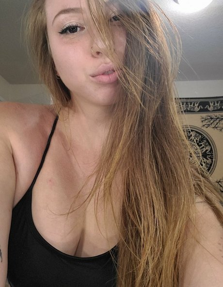 Foto di nudo di fuga di OnlyFans di Pipermaepeach