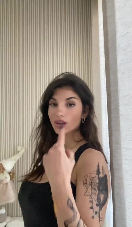 Foto di nudo di fuga di OnlyFans di Ika Dauria