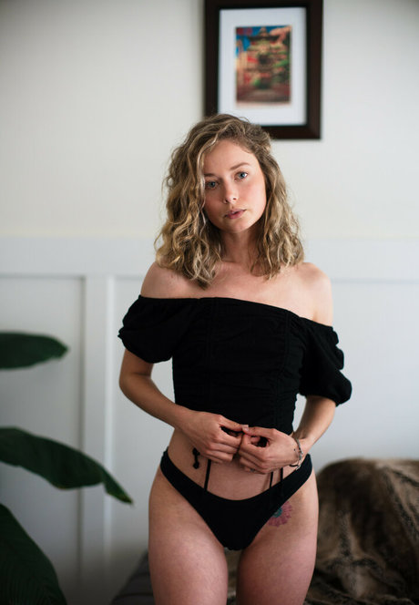 Cait Del Mar