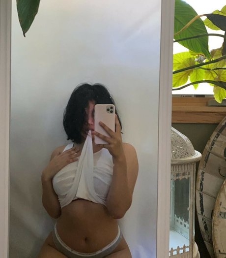 Foto di nudo di fuga di OnlyFans di Lilyellowdevil