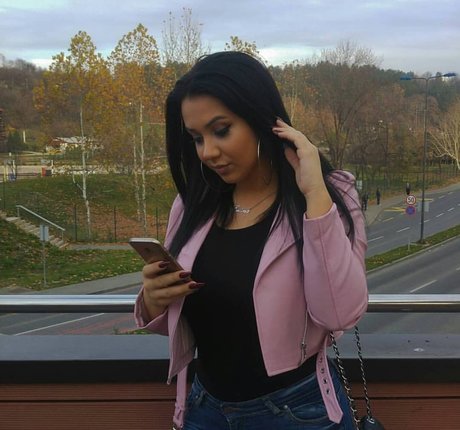Emina Jahi