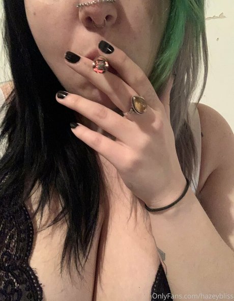 Foto di nudo di fuga di OnlyFans di Hazeybliss