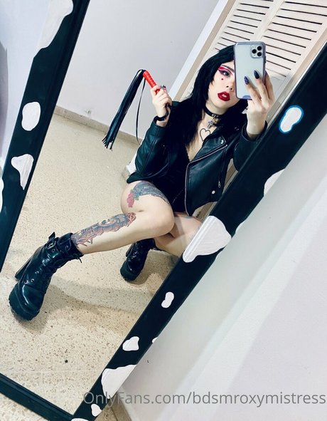 Foto di nudo di fuga di OnlyFans di Bdsmroxymistress